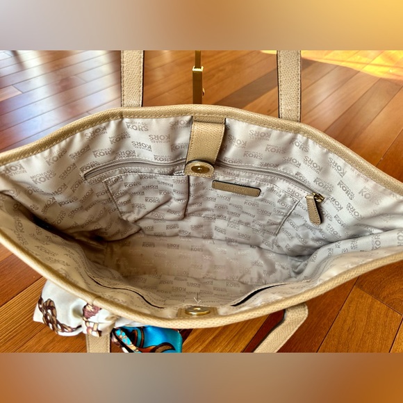 Michael Kors Taupe Tote Bag with Blue Scarf EUC - Picture 9 of 13